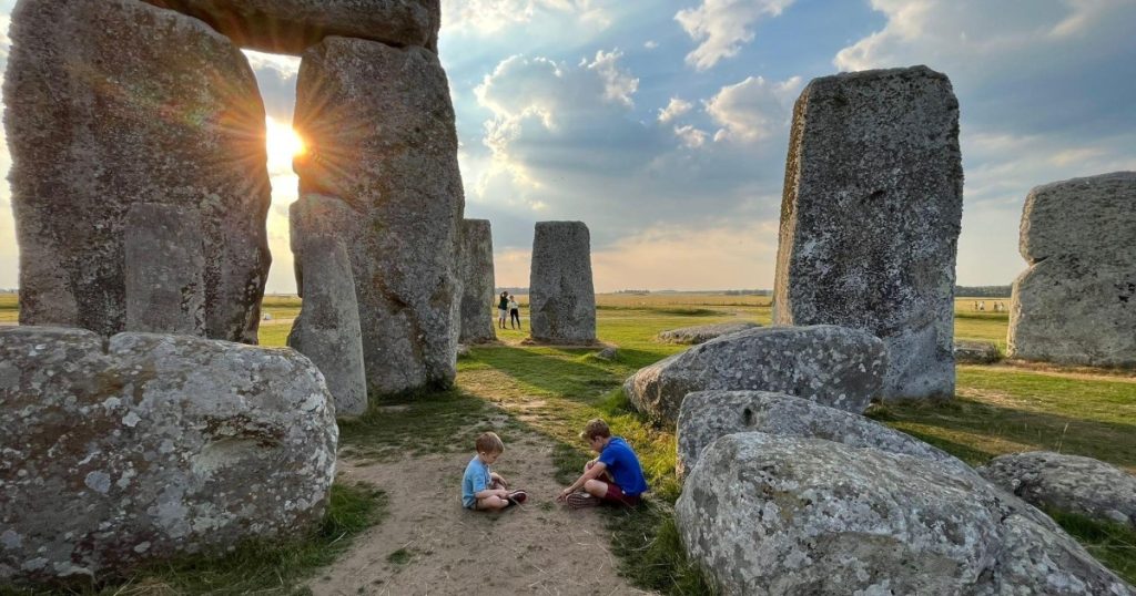 Misteri Stonehenge: Monumen Batu Aneh yang Memukau Dunia