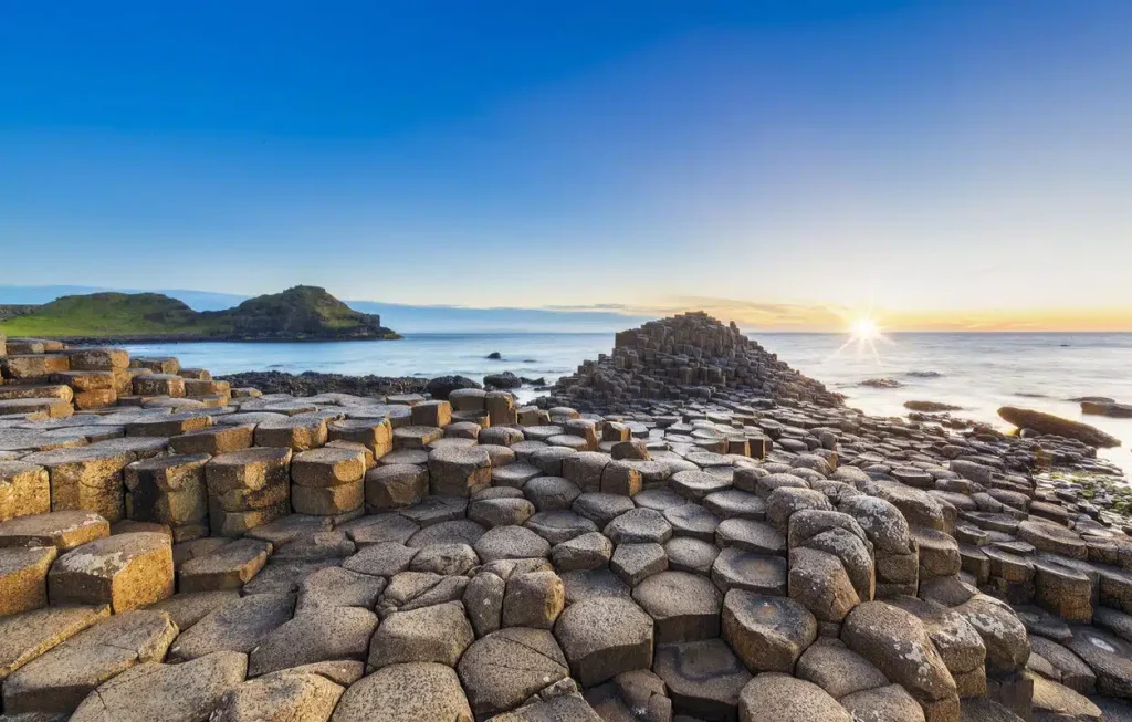 Giant's Causeway: Legenda Penuh Misteri dan Keajaiban Alam