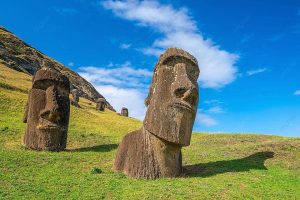 Jejak Raksasa: Mengungkap Misteri Patung Moai di Pulau Paskah